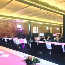 Receptiezaal van ’t Westgoet met gedekte lange tafels