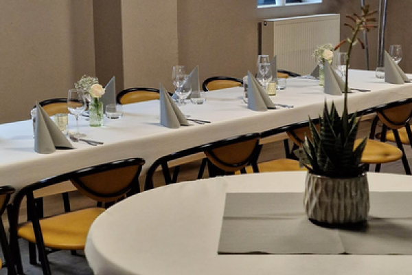 Gedekte feesttafel bij Total Experience