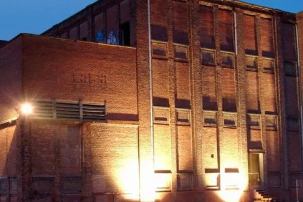Echte fabrieksgevel van de ArtCube en Cotton Cube-site