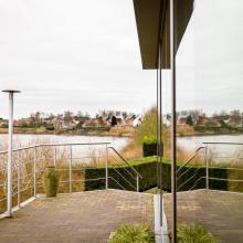 Terras van Salons 't Oud Gemeentehuis met zicht op de Schelde, foto Part of the Vision