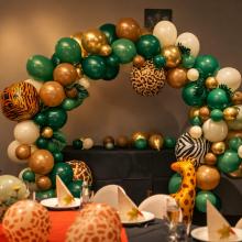 Feestdecoratie in een zaal van Tragelsport