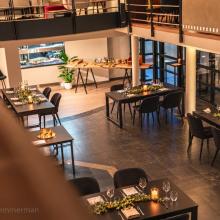 Zaal met balkon van Teaterhuyse