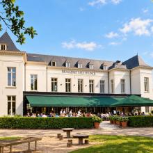 Kasteel Steytelinck met de brasserie en het terras