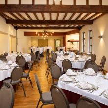 Feestzaal Molenhof met ronde tafels