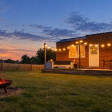 Tiny house van Valkenbulcke bij avond