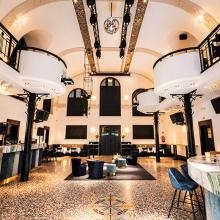 Feestzaal en bar van La Riva