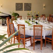 Grote feestzaal met piano van Villa Scaldis