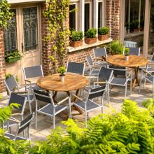 Terras en tuin van Villa Scaldis