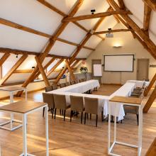 Zaal met houten balken van Afspanning De Jachthoorn