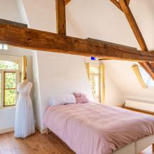 Een slaapkamer in het woonhuis van De Slootjenshoeve