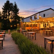Terras bij het bistrogebouw van De Beemden