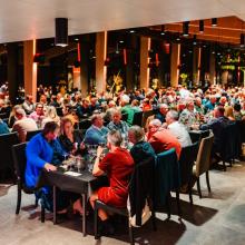 Grote feestopstelling tijdens een evenement bij Maekelhoeve