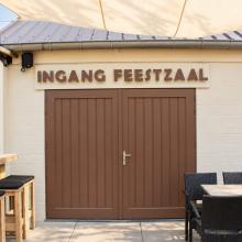 Toegangsterras van de feestzaal van De Matroos