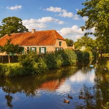 Historische hoeve van De Schranshoeve aan de omwalling