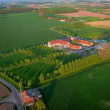 Luchtbeeld van Ferme d’Ecavée en de landelijke omgeving