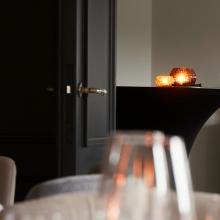 Sfeerdetail met kaarslicht bij Bistro Julienne