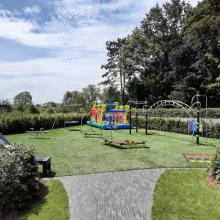 Tuin met speelgelegenheid bij De Kroon