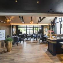 Vendelino feestzaal met eettafels en buffet