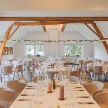 Feestzaal met houten dakgebinte bij Krekelhof, foto Timothy De Ridder