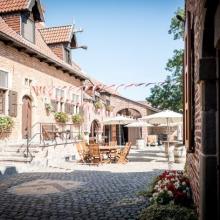 Geplaveide binnenplaats van de Meiseniersschuur