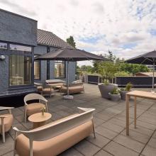 Terras bij de vergaderruimtes van Hotel Beveren