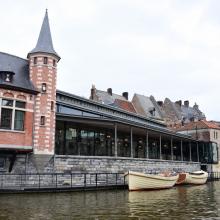 Oude Vismijn aan het water in Gent