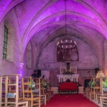 Veertiende-eeuwse kapel met ceremoniële opstelling