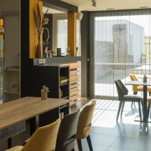 Tasting Room met daglicht en zitgelegenheid