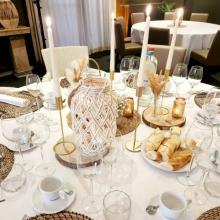 Voorbeeld van een feestelijk gedekte tafel