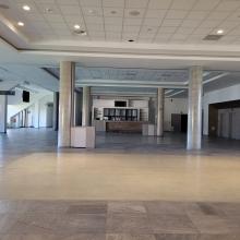 Rvue: ruime lege eventzaal in Hotel Stayen