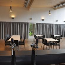 Zaal 3 van Dorpshuis Vrededaal gezien vanaf de toog