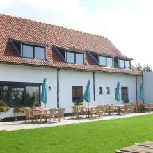 Ter Castaigne, hoeve met terras en grasveld