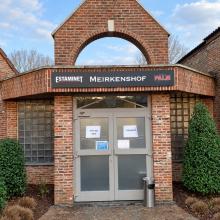 Bakstenen toegang tot Meirkenshof