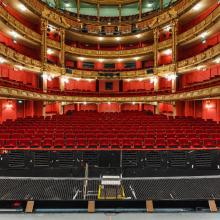 Theaterzaal van Opera Gent vóór de renovatie, foto ©VisitGent, personen digitaal verwijderd